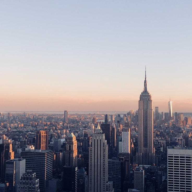 Parents evaluating schools in Germany